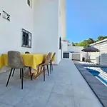 Belverde With Pool * Amora